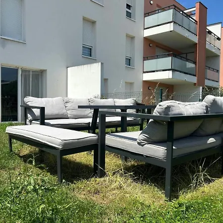 Apartment Garden Space - T4 - Airport - Garden - Tram