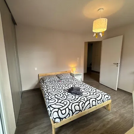 Apartment Garden Space - T4 - Airport - Garden - Tram *